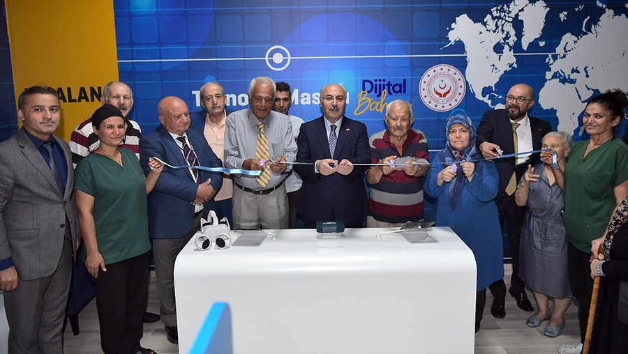 Vali Köşger Huzurevi sakinlerine moral verdi…
