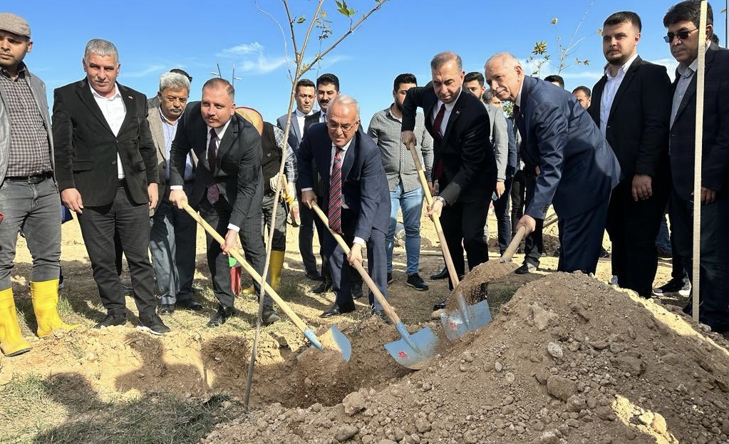 Türkeş’in Doğumunun 106. Yılı Onuruna…