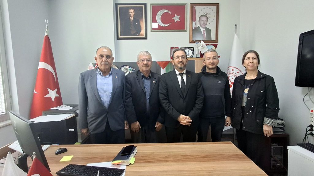Muhtarlar Derneğinden İlçe Gençlik Spor müdürüne ziyaret: