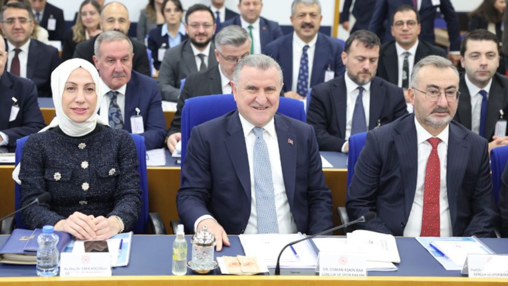 Bak'tan Kırmızı Kart'a "VAR'dan döner" Cevabı