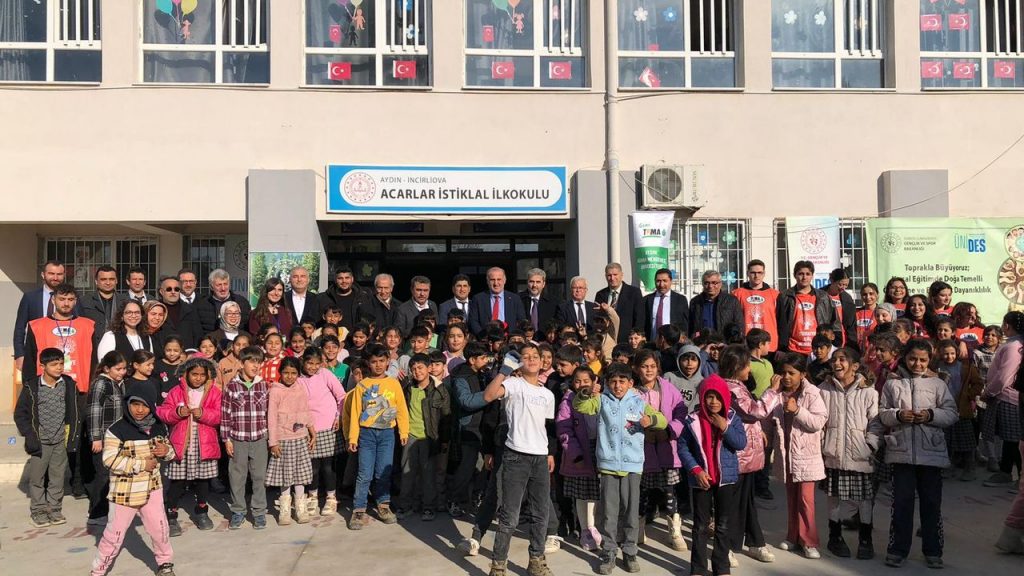 Aydın’da ÜNİDES destekli Toprakla Büyüyoruz Projesi hayata geçti