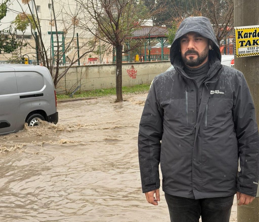 Akın: Temizlik süpürgesiyle kanalizasyon açıyorlar