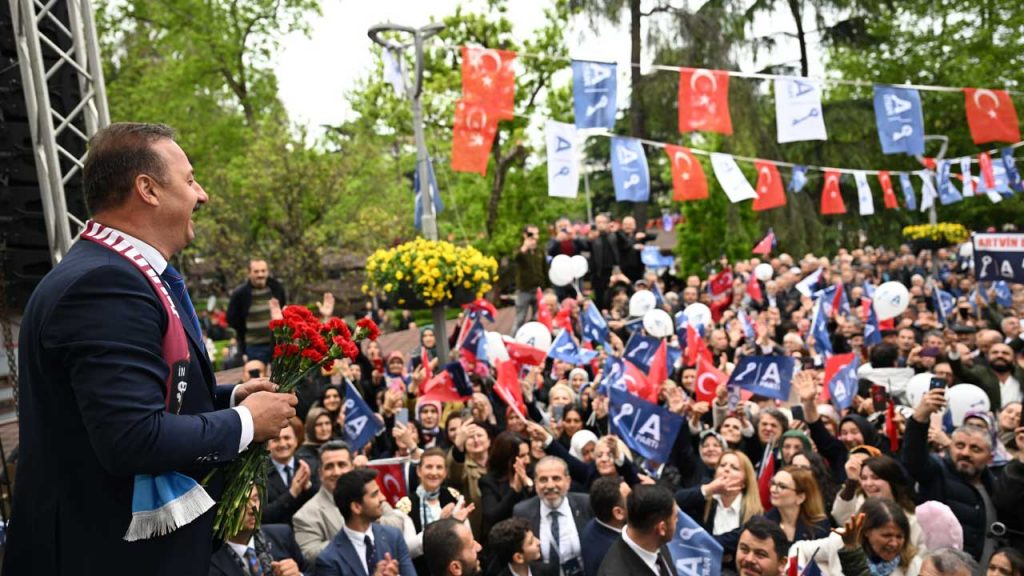 Yavuz Ağıralioğlu, Trabzon'dan seslendi: Bitireceğim dediğiniz fakirliği yönetiyorsunuz