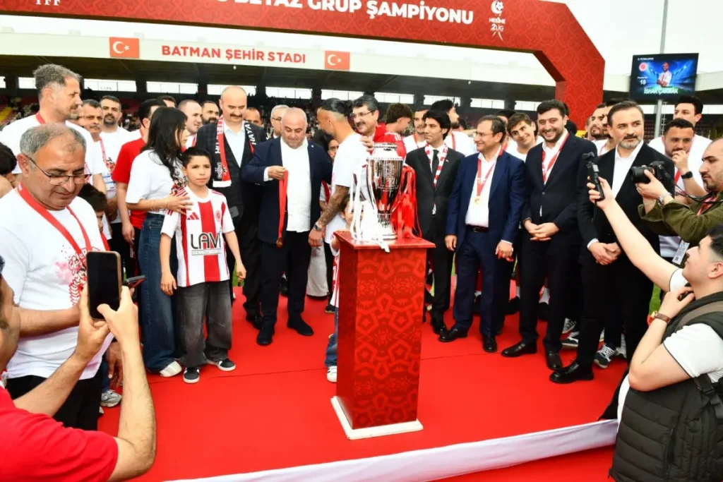 1. Lig’e Yükselen Batman Petrol Spor A.Ş., Kupasını Aldı